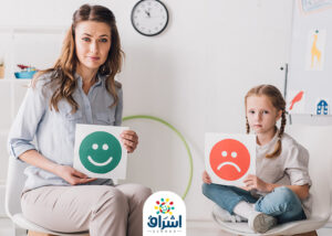 الام و ابنتها يعبران عن مشاعرهم باستخدا الوجوه المصطنعة